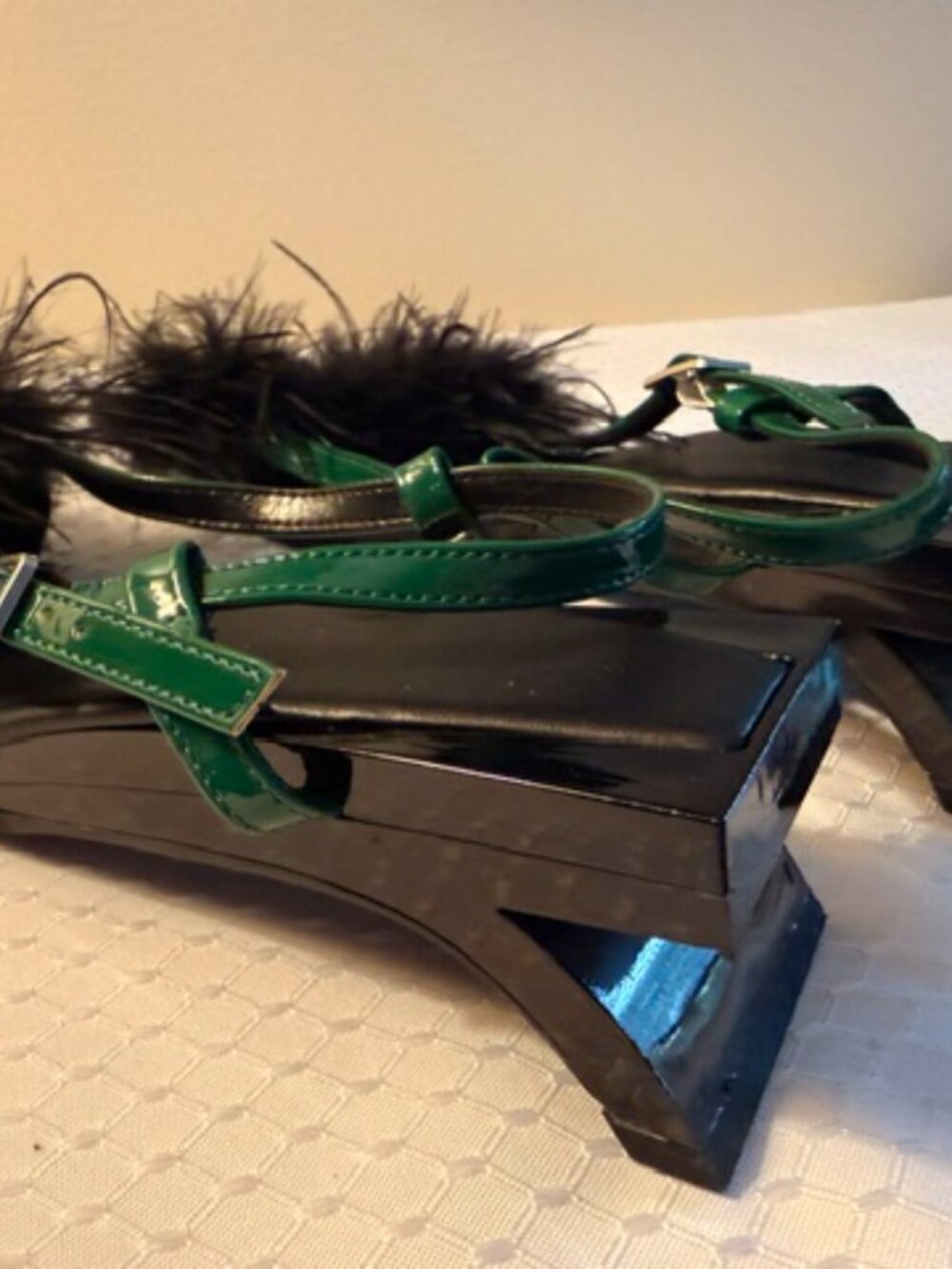 Jeffrey Campbell Green Patent Feather Geometric Heel Sandals Size Approx. 8 - Picture 10 of 12